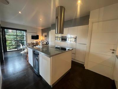 Maison - 230 m² - 10 pièces