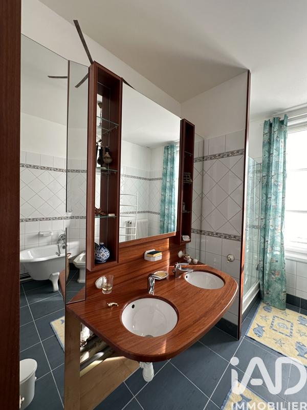 Maison - 295 m² - 13 pièces