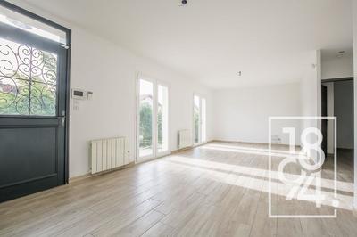 Maison - 92 m² - 4 pièces