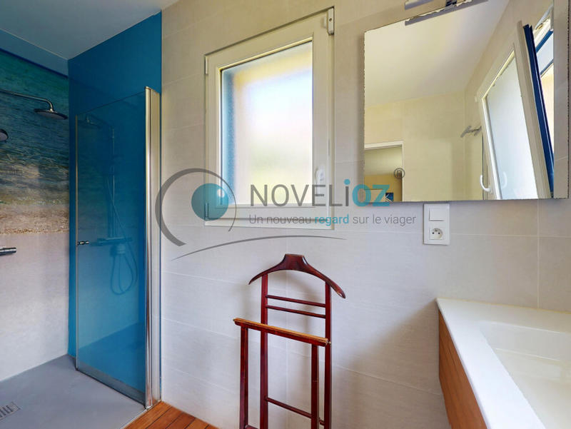 Maison - 225 m² - 9 pièces