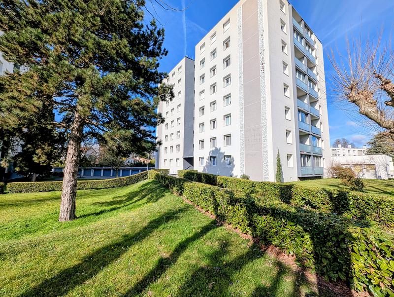 Appartement - 79 m² - 4 pièces