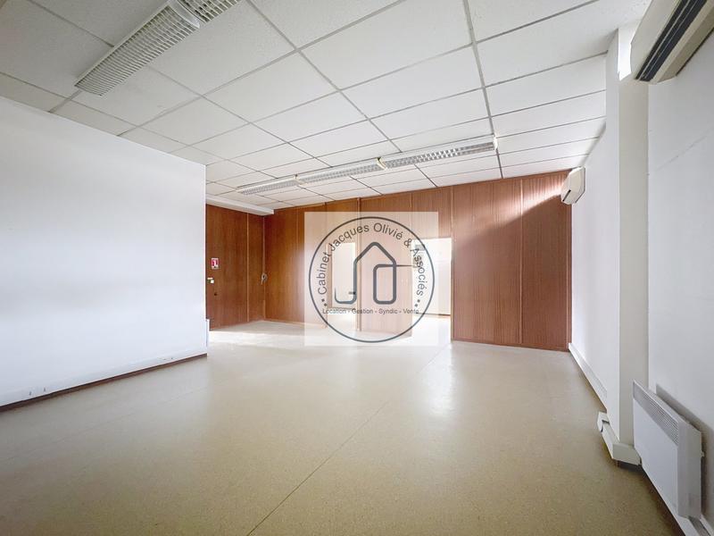 Local commercial - 164 m² - 9 pièces