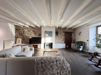 Maison - 207 m² - 7 pièces