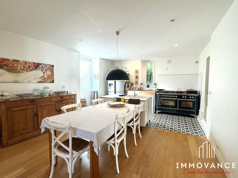 Maison - 206 m² - 7 pièces