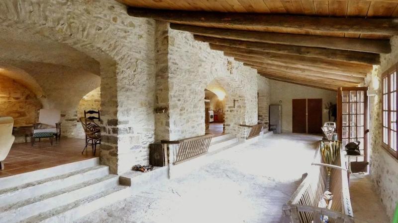 Maison en pierre - 300 m² - 6 pièces