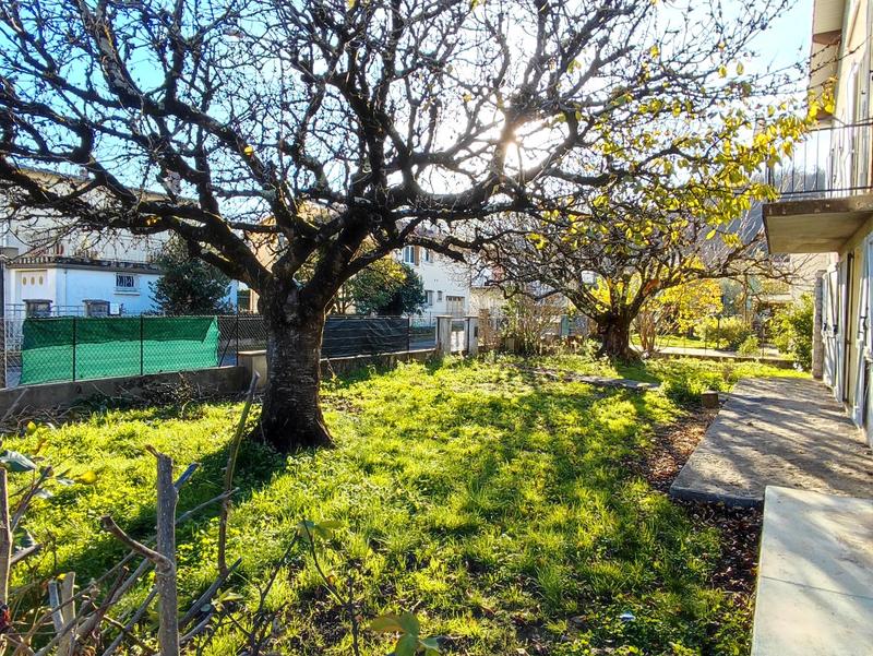 Maison - 180 m² - 8 pièces