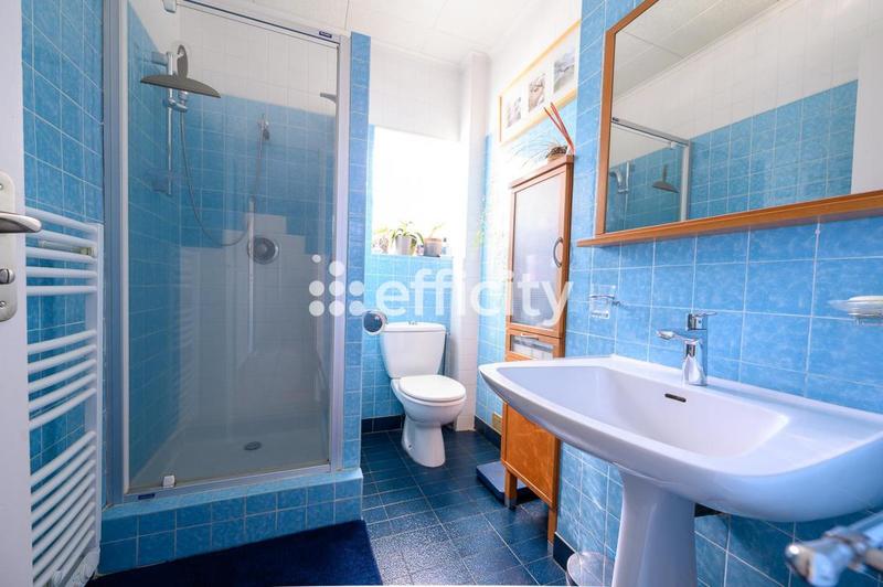 Maison - 330 m² - 7 pièces