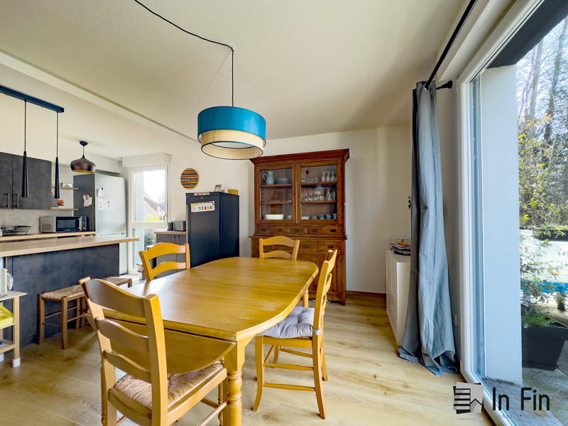 Appartement - 98 m² - 5 pièces