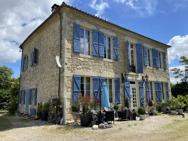 Maison - 474 m² - 16 pièces