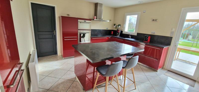 Maison traditionnelle - 181 m² - 9 pièces