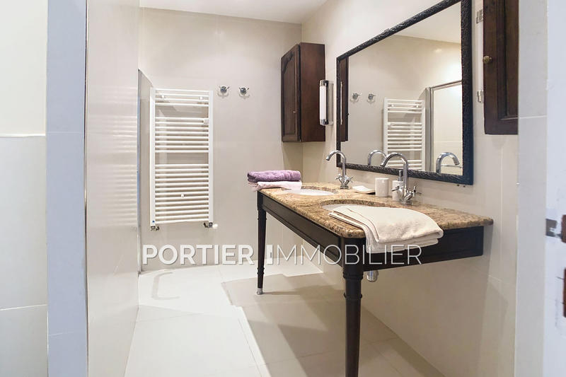 Maison - 300 m² - 9 pièces