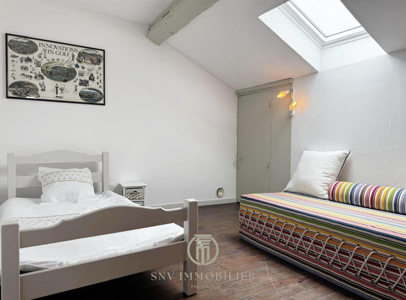 Maison - 221 m² - 7 pièces