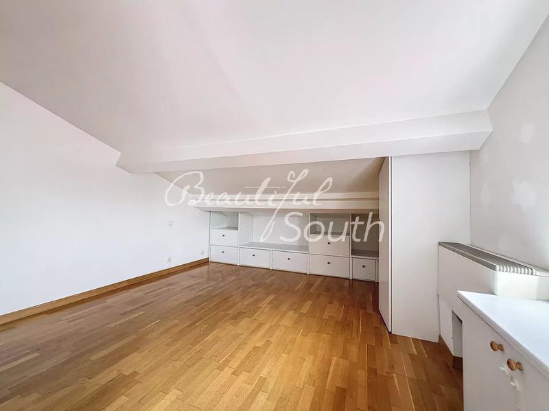 Maison - 247 m² - 5 pièces