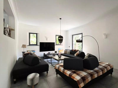 Maison - 203 m² - 5 pièces