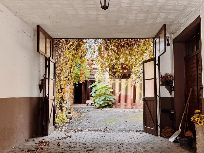 Maison - 312 m² - 12 pièces