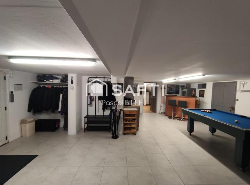 Villa - 230 m² - 9 pièces