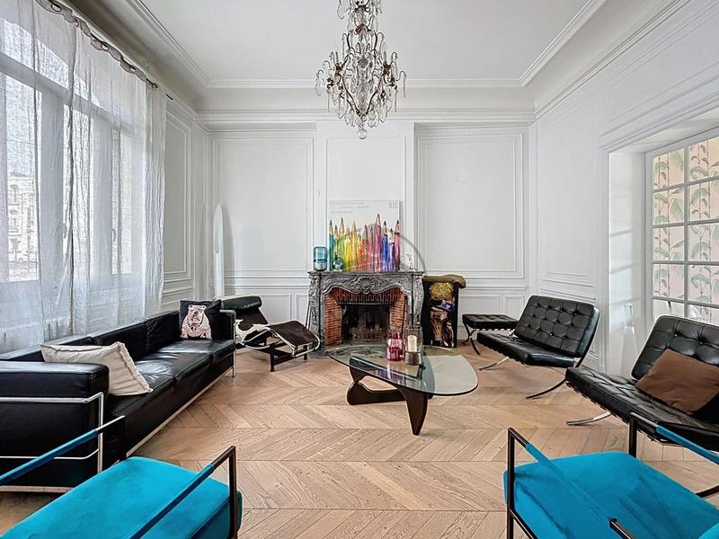 Maison - 328 m² - 8 pièces