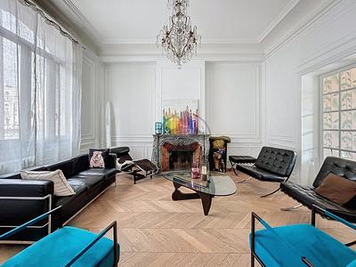 Maison - 328 m² - 8 pièces