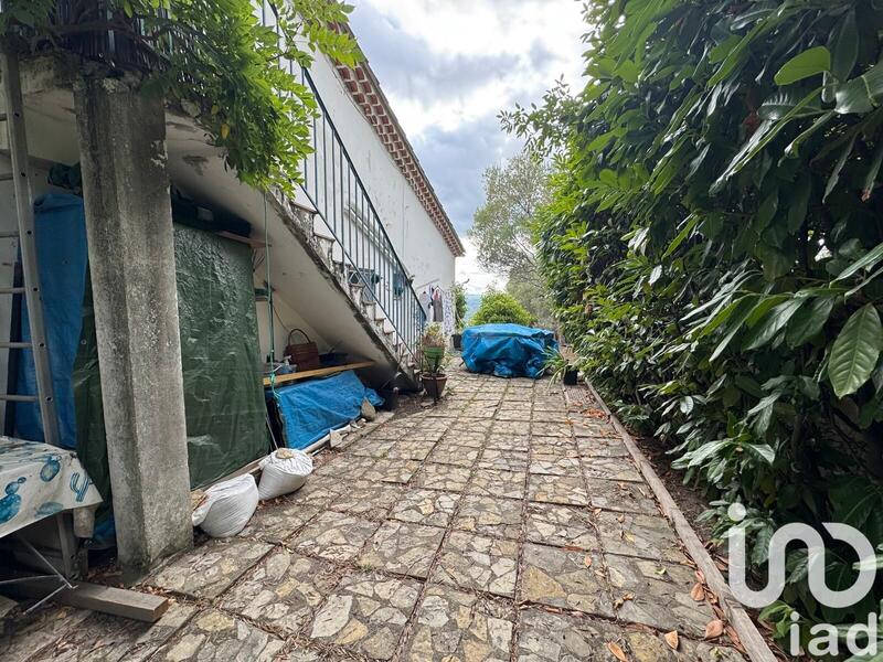 Maison - 213 m² - 9 pièces