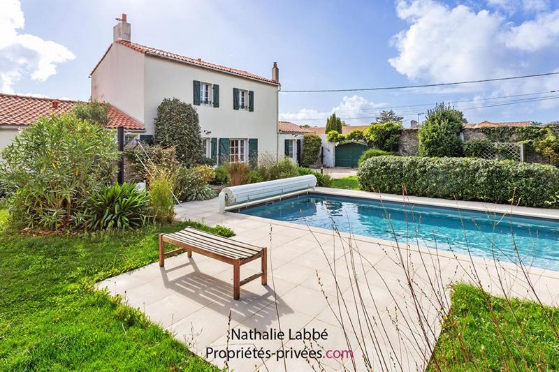 Maison - 210 m² - 9 pièces