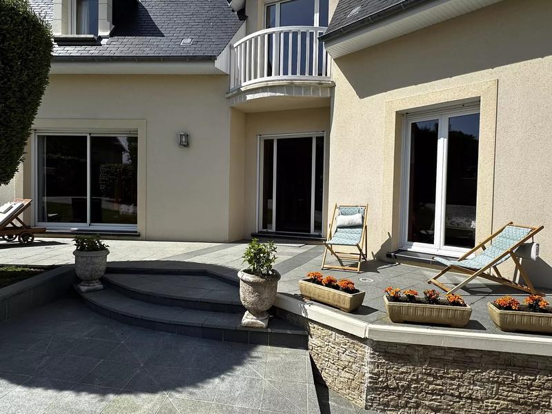 Maison - 200 m² - 6 pièces