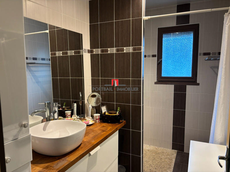 Maison - 220 m² - 11 pièces