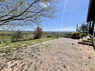 Maison - 228 m² - 8 pièces