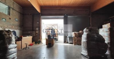 Entrepôt - 900 m²