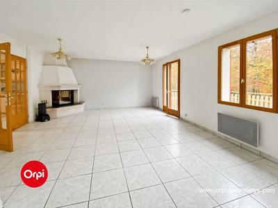 Maison - 131 m² - 8 pièces