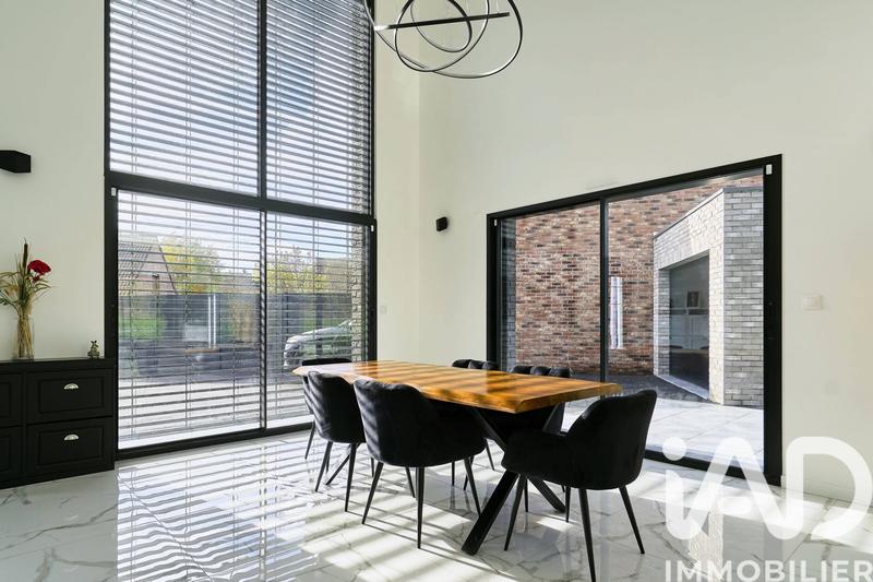 Maison - 210 m² - 6 pièces