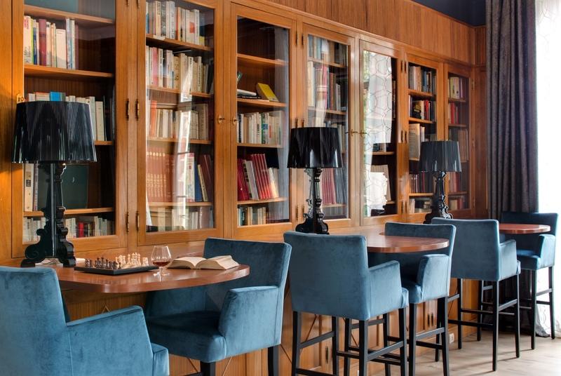 Propriété - 1 425 m² - 24 pièces