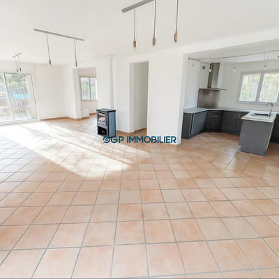 Maison - 143 m² - 7 pièces