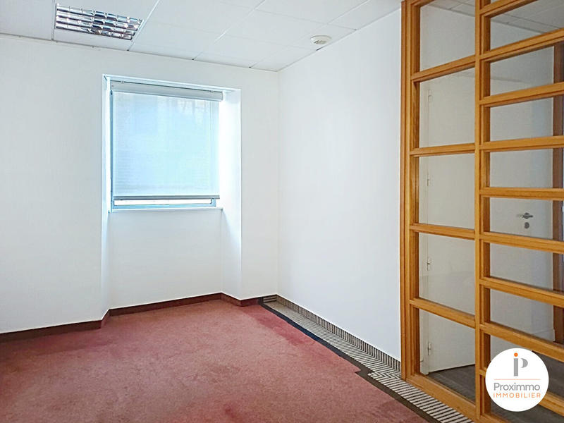 Local commercial - 199 m² - 9 pièces