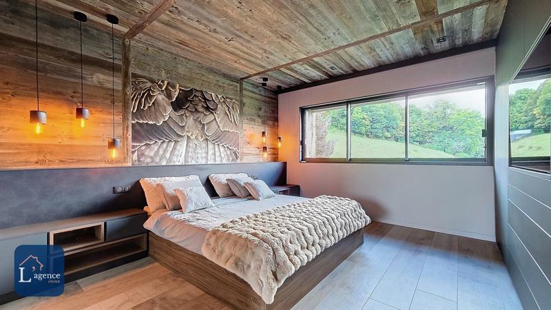 Maison - 219 m² - 7 pièces