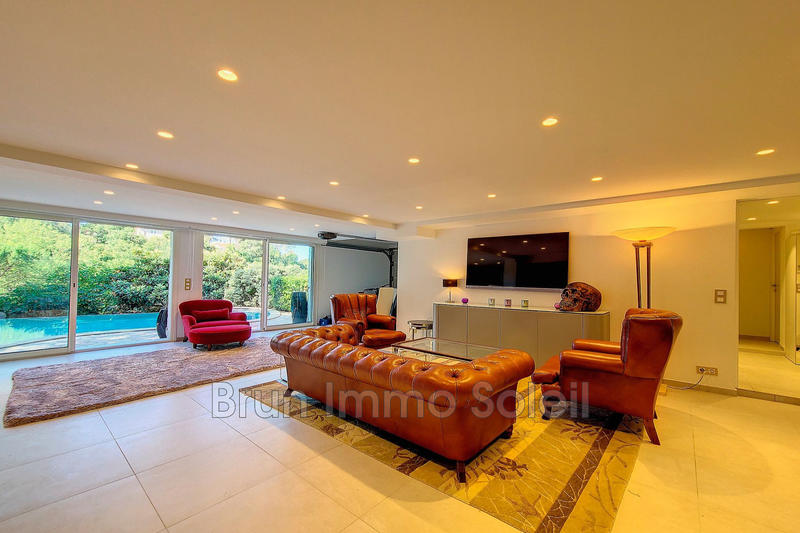 Propriété - 333 m² - 9 pièces