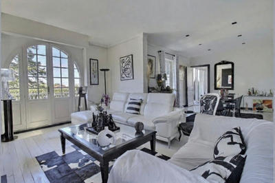 Maison - 231 m² - 6 pièces