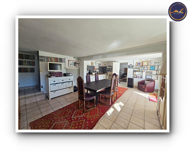 Maison traditionnelle - 200 m² - 8 pièces