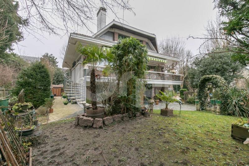 Propriété - 212 m² - 7 pièces