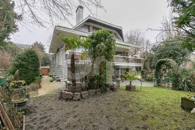 Propriété - 212 m² - 7 pièces