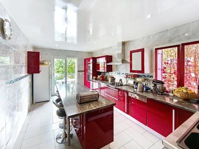 Maison - 219 m² - 7 pièces