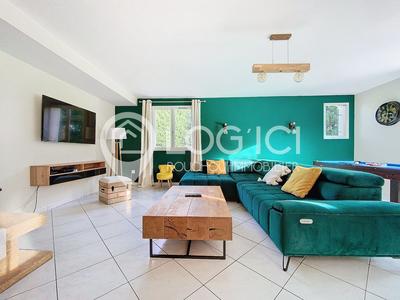 Maison - 202 m² - 7 pièces