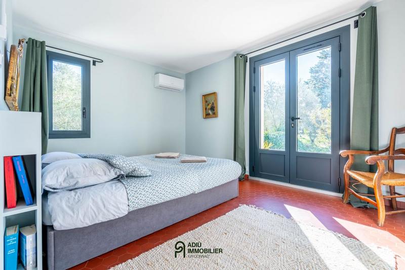 Villa - 300 m² - 7 pièces