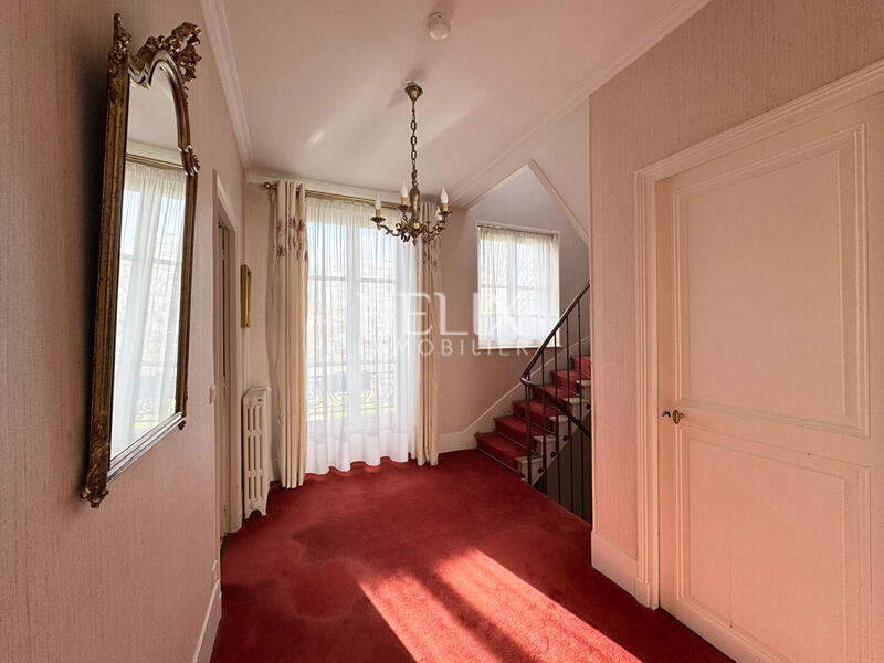 Maison - 161 m² - 6 pièces