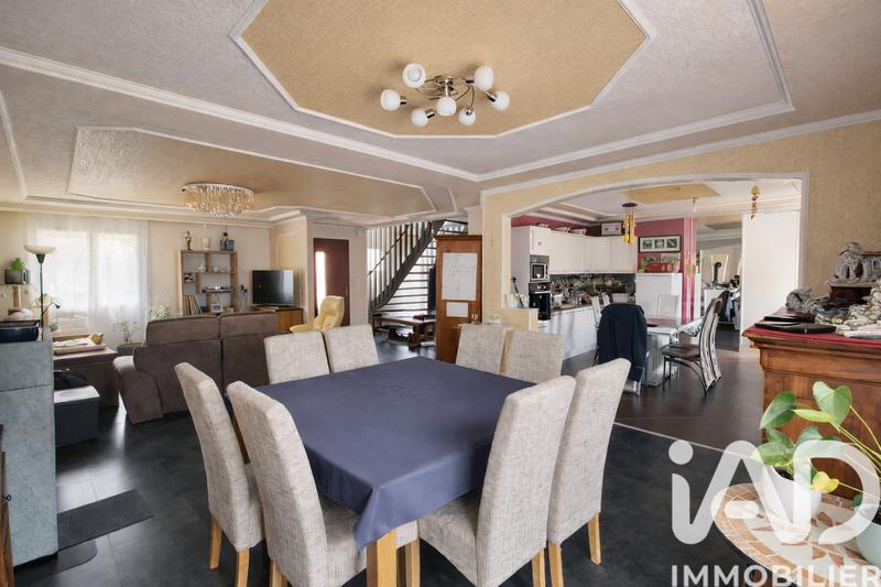 Maison - 218 m² - 7 pièces