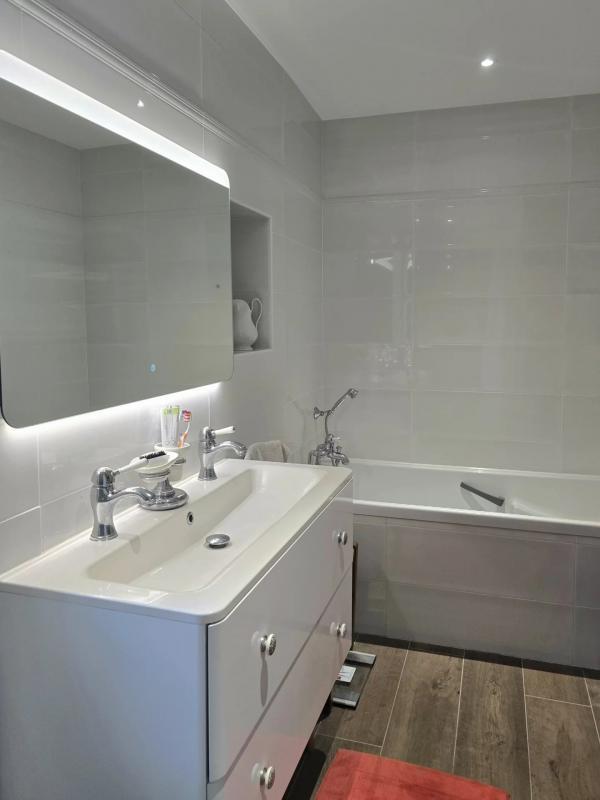 Maison - 221 m² - 7 pièces