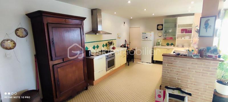 Demeure - 234 m² - 8 pièces