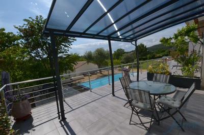 Villa - 240 m² - 9 pièces