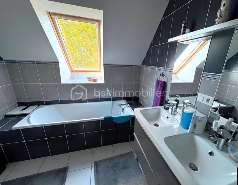 Maison traditionnelle - 100 m² - 5 pièces