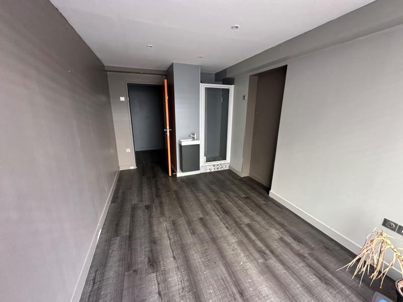 Local commercial - 70 m² - 4 pièces