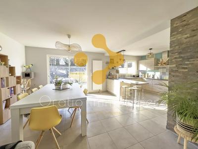 Maison - 104 m² - 5 pièces